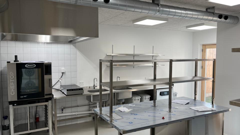 Komplet køkken, inkl. Unox Kombiovn