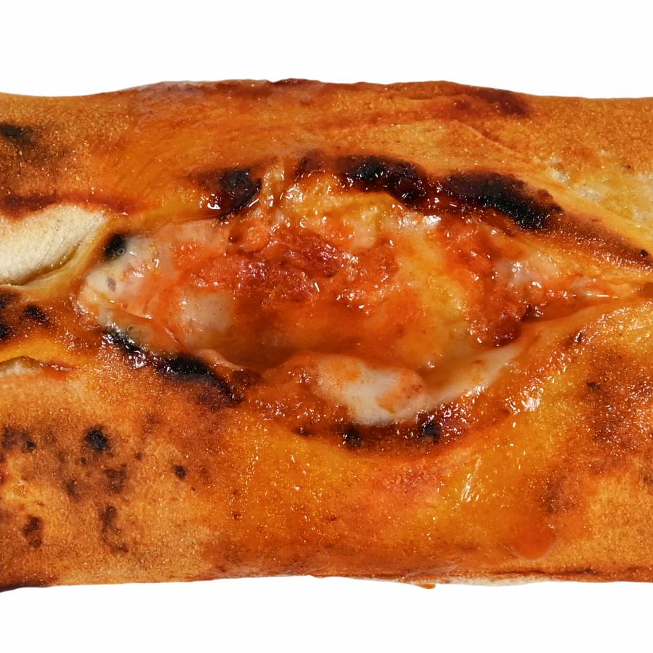 Italiensk håndlavet mozzarella og ventricina salami pizzotto